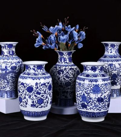 Ręcznie robiony niebieski i biały porcelanowy okrągły wazon ze wzorem smoka